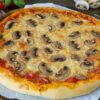 45. Pizza mit Champignons